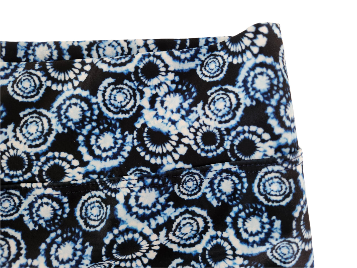 Hot Pants with High Waist in Tie Dye Ice on Dark Navy